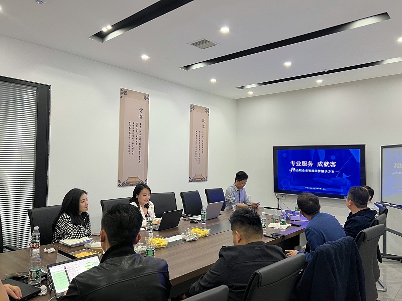 湖南易稅工廠科技有限公司渠道總監(jiān)胡婉會(huì)上分享