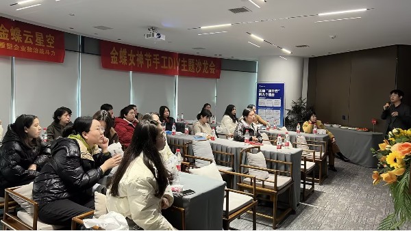 “香”遇最美時光——金蝶?女神節(jié)香薰DIY活動圓滿成功